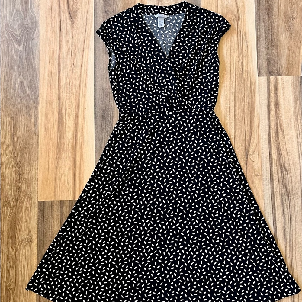 H&M faux wrap dress with little leaf pattern. Size small.